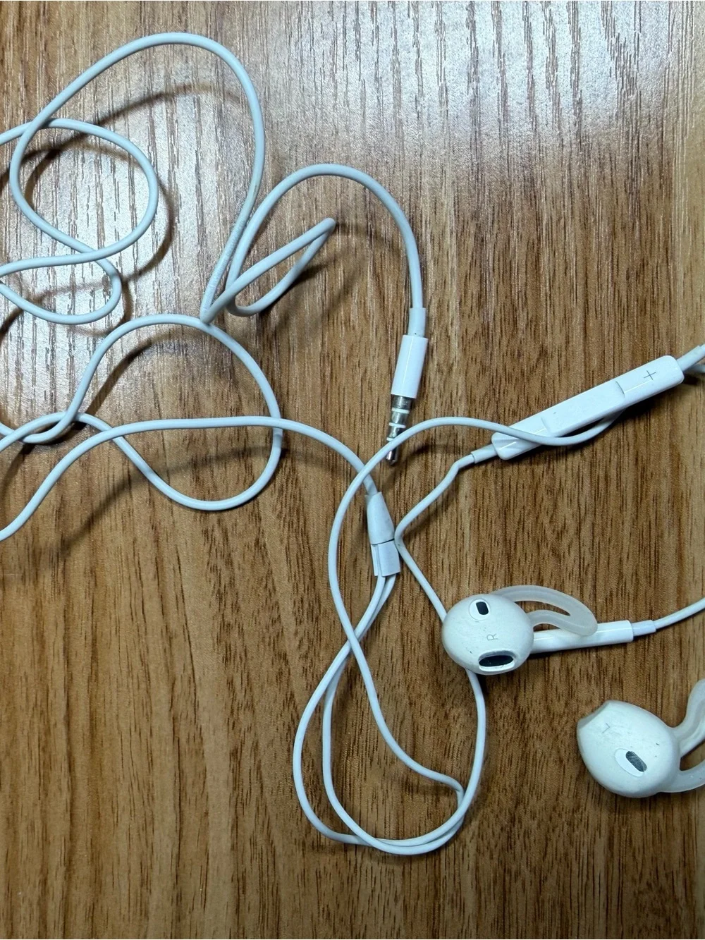 Apple White Wired Earbuds in Clear Case & Apple white wired with out case